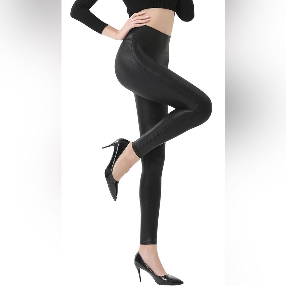Faux leather leggings 🖤